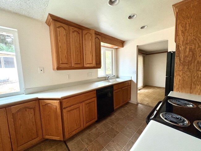 Photo - Spacious 3-Bedroom Home with Large Deck