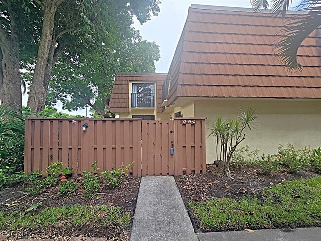 Building Photo - 5249 Cedarbend Dr Rental