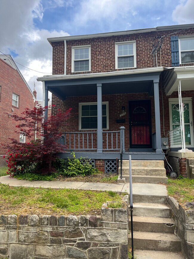 Photo - 3108 M Pl SE