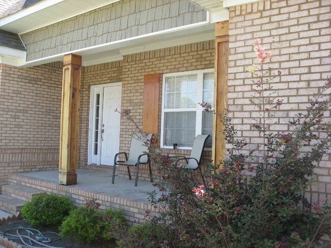 Photo - Beautiful 3bed/2bath residential home available in August!
