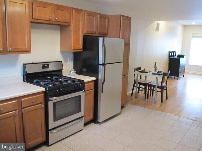 Photo - 136 N Curley St