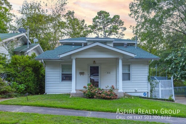 4 bedroom adorable Hillcrest Home - 4 bedroom adorable Hillcrest Home