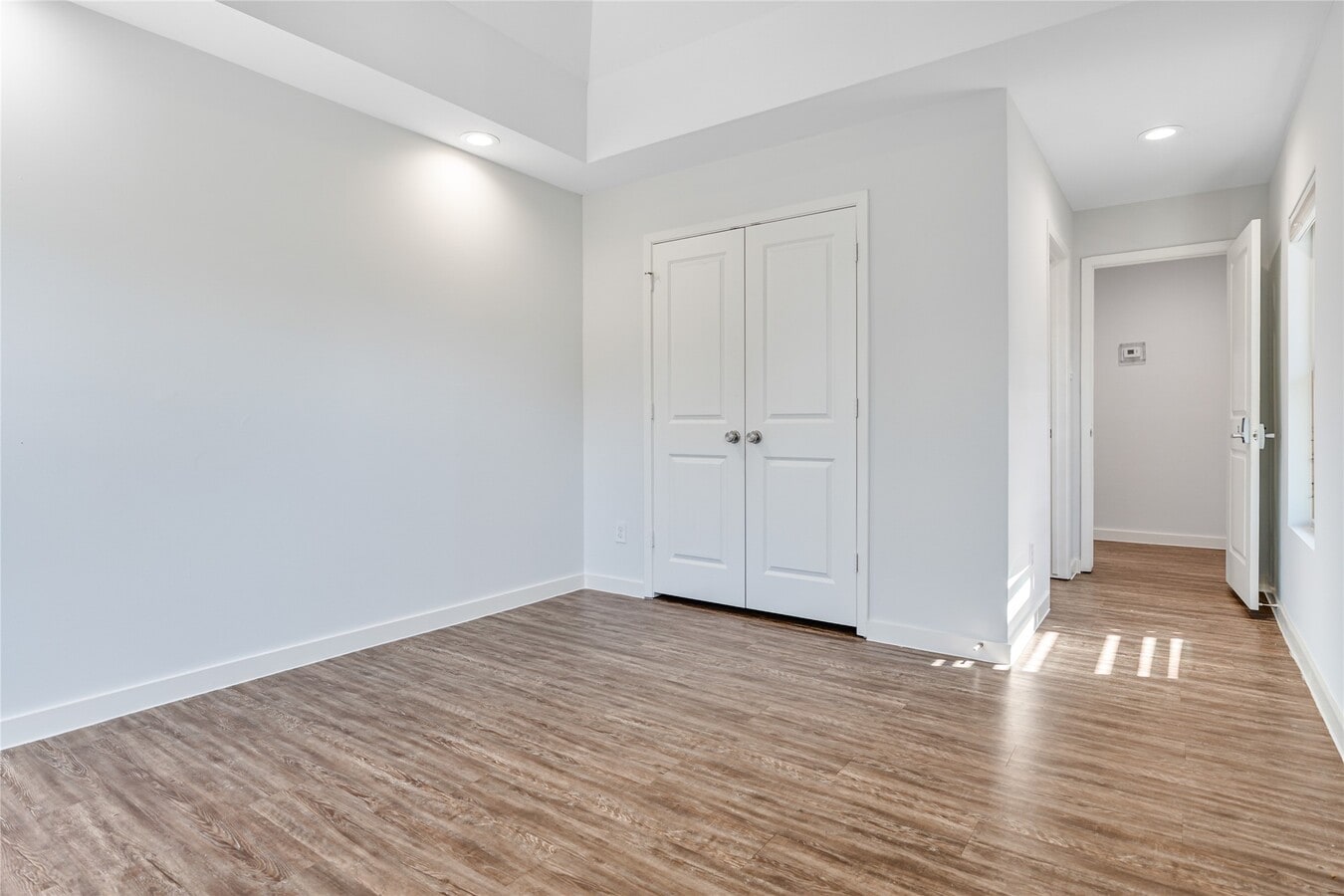 Photo - 3424 Tuam St