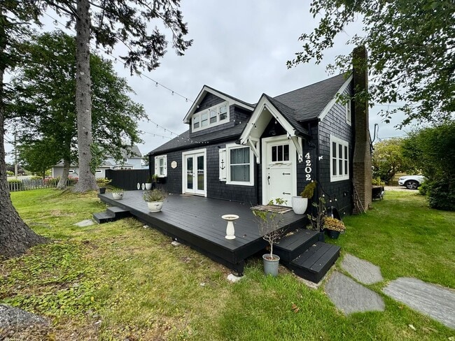 Building Photo - Black Raven Cottage in Historic Seaview ~ ... Rental