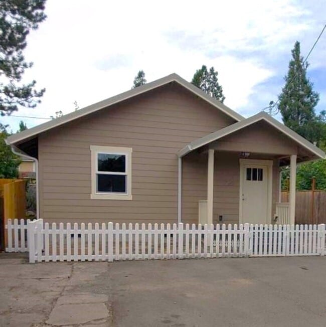 Photo - 261 Sixth St