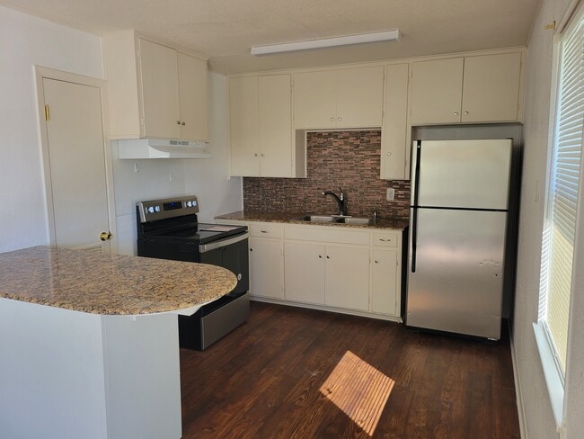 Kitchen - 1605 N W S Young Dr Unit A
