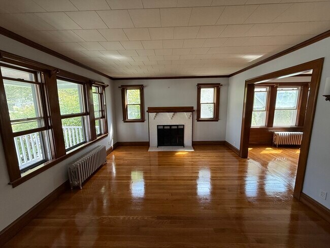 Building Photo - 372 School St Unit A Rental
