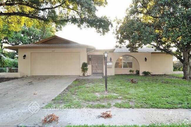 Building Photo - 1007 Macrae Ave Rental