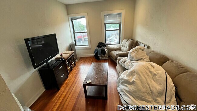 Building Photo - 622 Columbia Rd Rental
