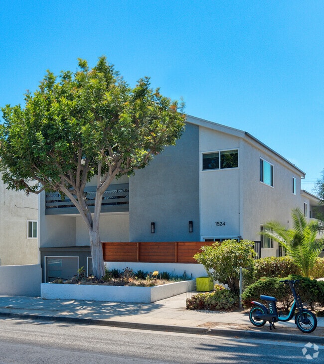 Building Photo - 1524 Berkeley St Unit 5 Rental