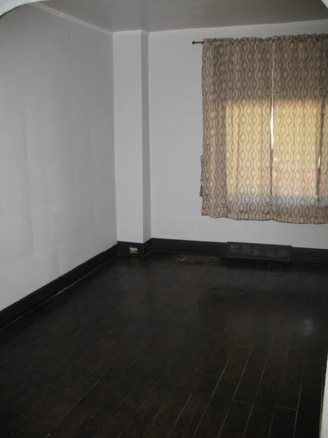 Building Photo - 1170 South Ave Unit 1
