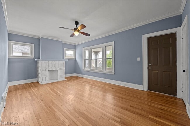 Photo - 2056 Wascana Ave