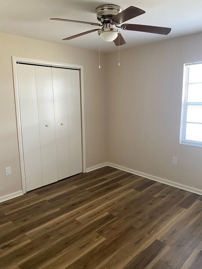 Photo - Locke Street Triplex Units Unidad 907  101