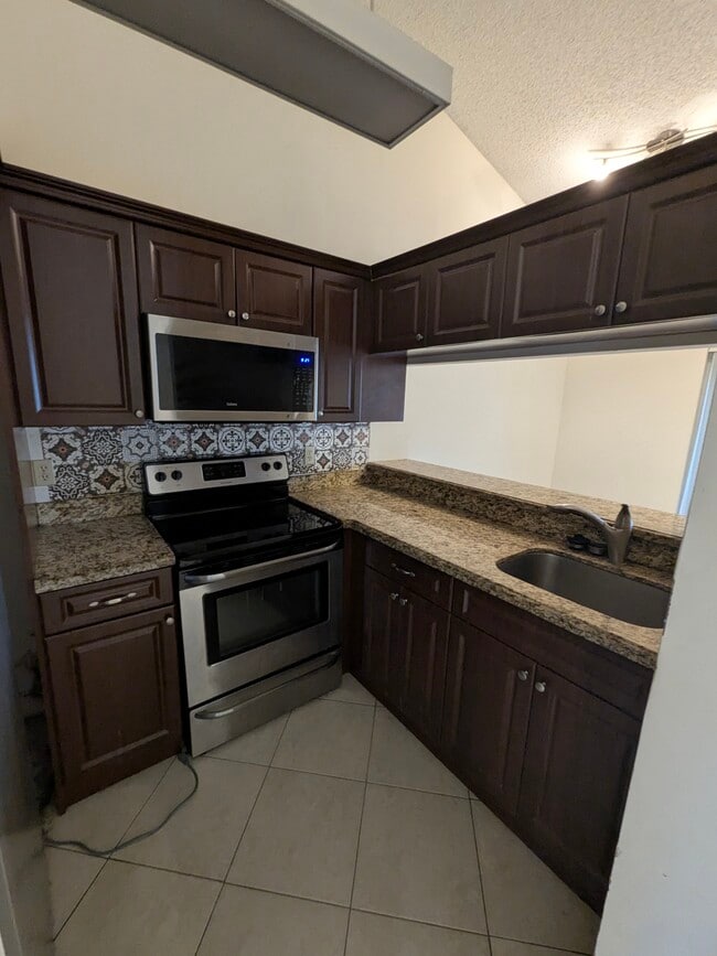 Photo - 18203 Glenmoor Dr Condo Unit 18203 Glenmoor Dr