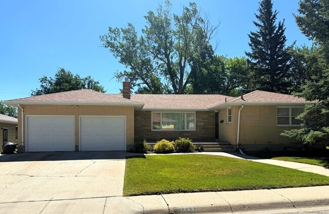 Building Photo - Newly remodeled 5 bedroom, 3 bath ranch style home