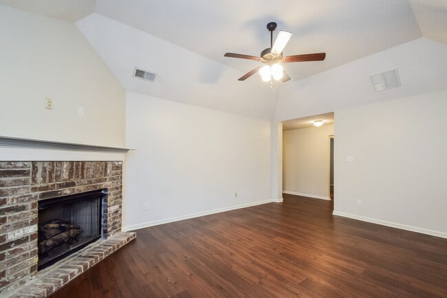 Photo - 9456 Darren Cir S