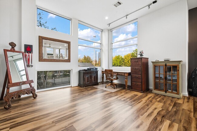 Building Photo - 102 Quitman St Unit 201