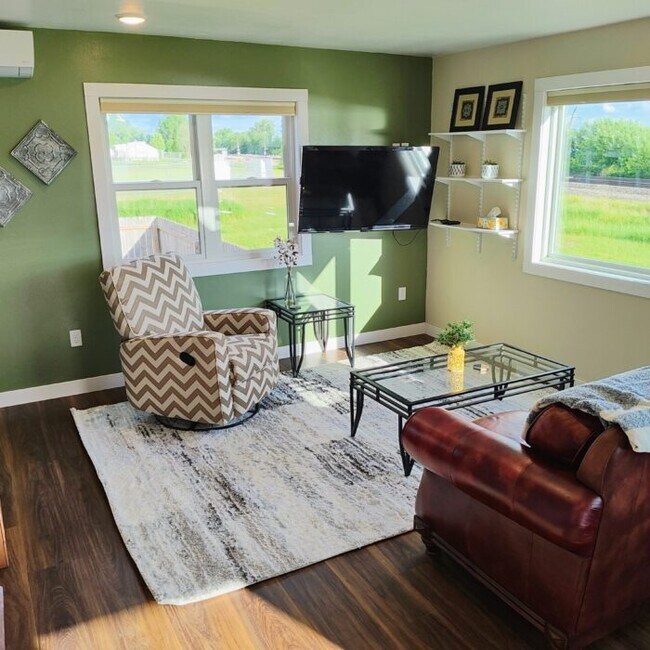 Living Room - 615 S Main St Unidad SuiteA-RiverGalley