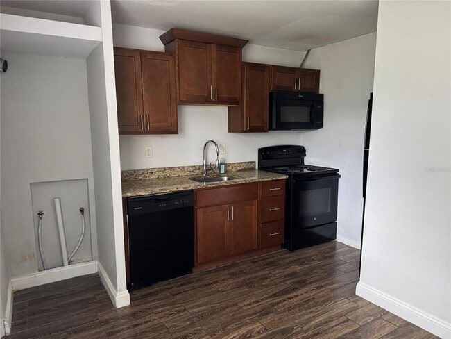 Photo - 505 Varsity St