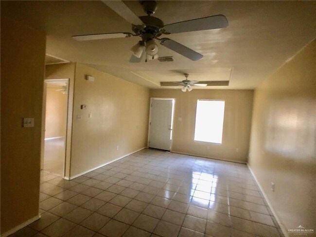 Photo - 14 US-83 BUS Unit 27