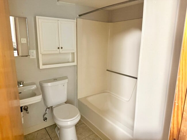 Photo - 2551 Tilbrook Rd Unit B