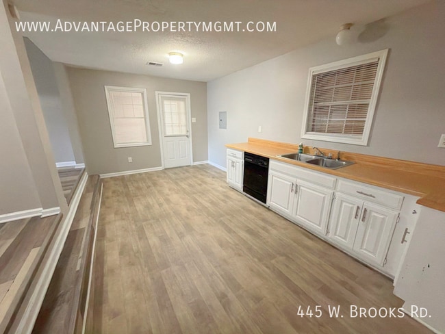 Photo - 445 W Brooks Rd