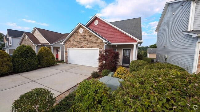 Building Photo - 3/2.5 House in Arden Near Long Shoals Exit
