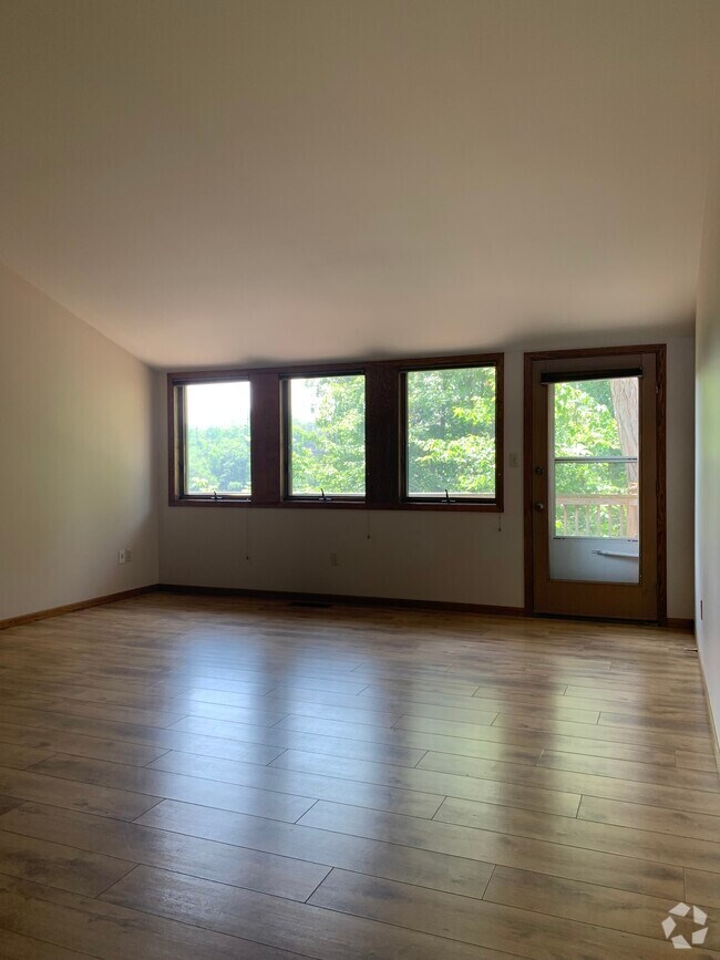 Building Photo - 311 River St Rental