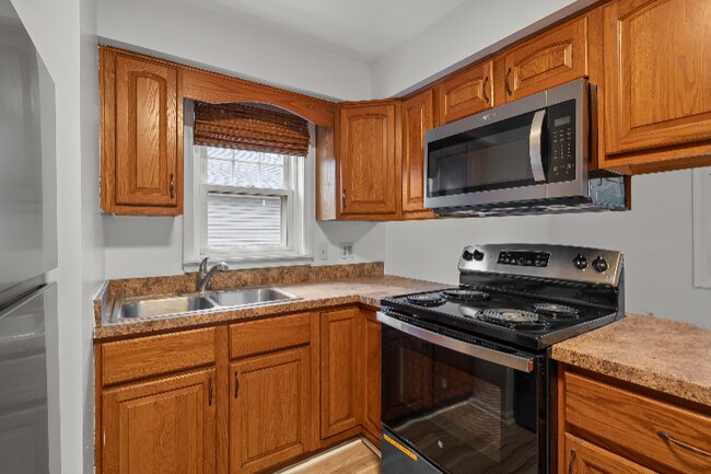 Photo - 423 Cornell Dr