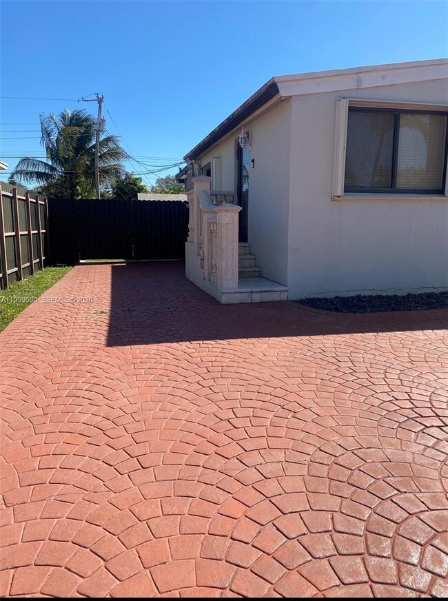 Building Photo - 3181 SW 84th Ct Unit 1