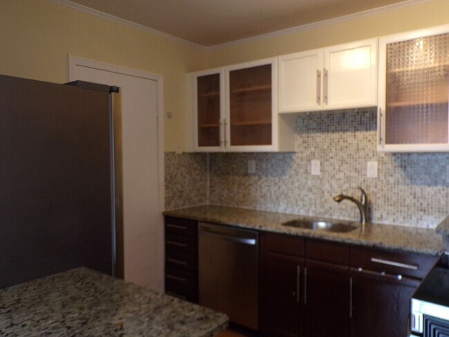 Photo - Top Floor Condo in Alexandria- Van Dorn Area