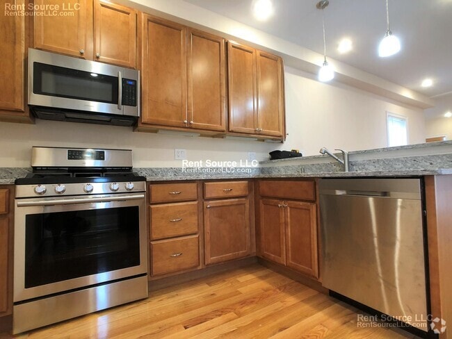 Building Photo - 14 Flint St Rental