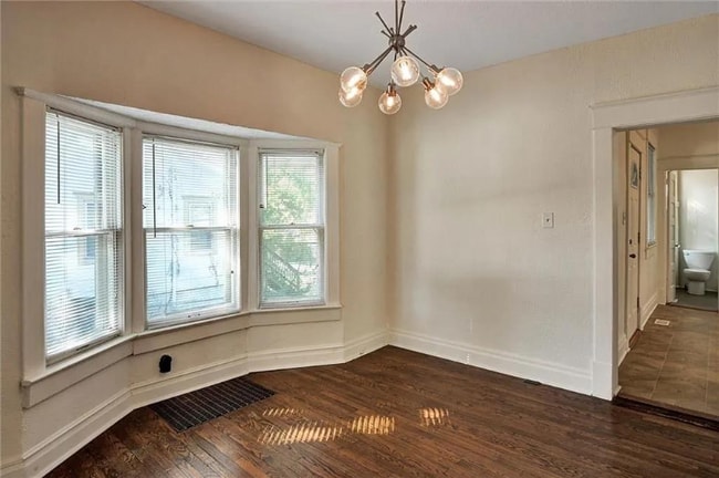 Photo - 4460 Francis St