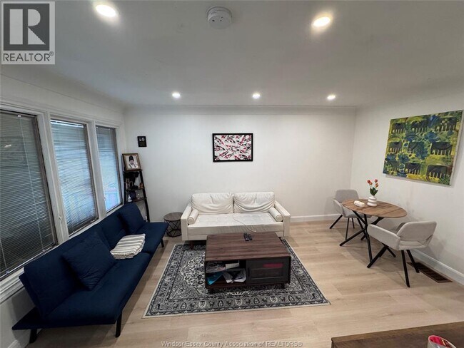 Photo - 3002 Byng Rd