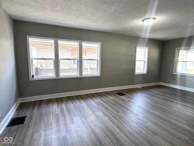 Photo - 2921 E Brookside Ave