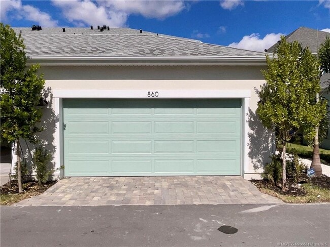 Photo - 860 SW St Creek Dr