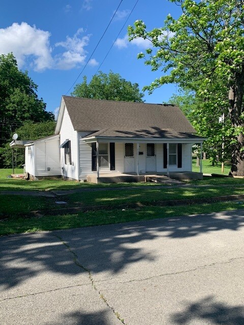 Building Photo - 202 W 2nd St Rental