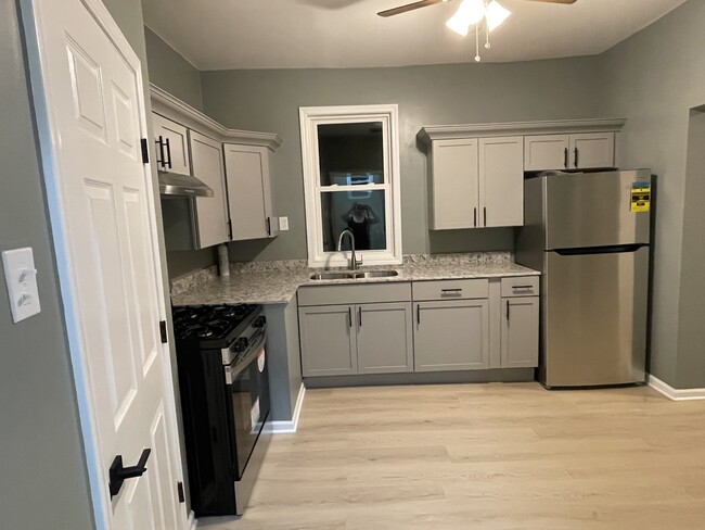 Photo - 1312 W Erie St Unit 1 R Back apartment
