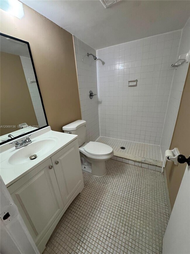 3129 Oakland Shores Dr Unidad A109