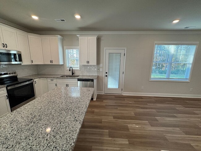 Photo - 49 Goldenrod Lp