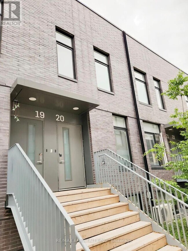 Photo - 1720 Simcoe St N