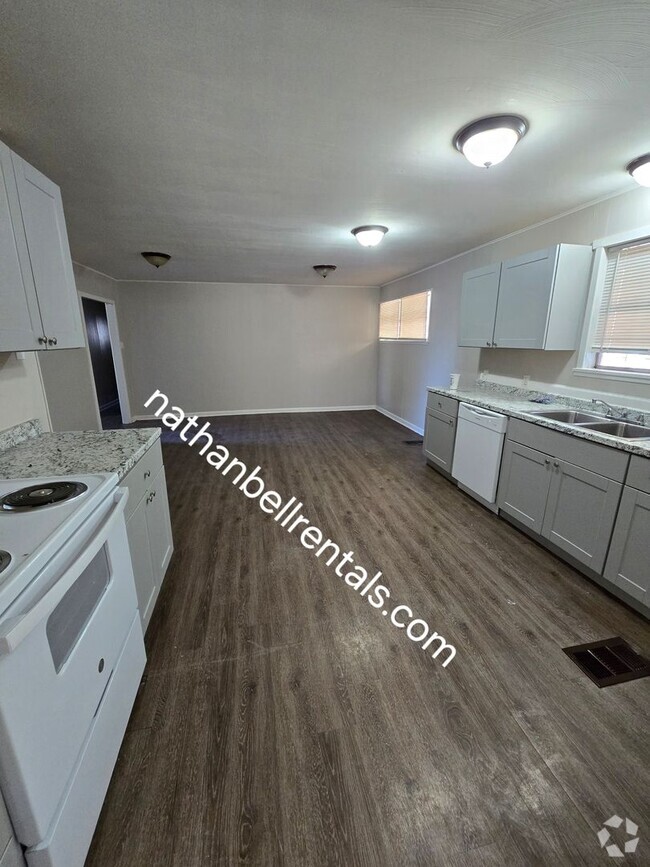 Building Photo - 1295 E Houston St Rental
