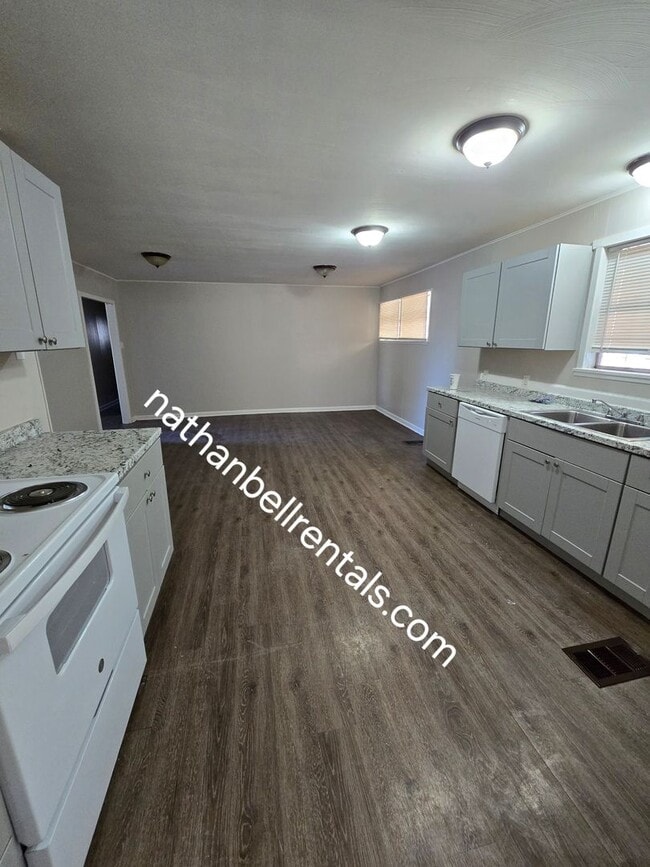 Photo - 1295 E Houston St Casa