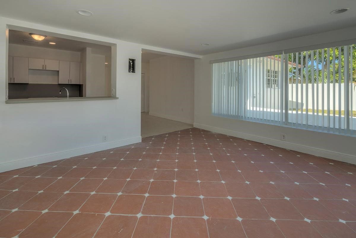 Photo - 160 NW 199th St