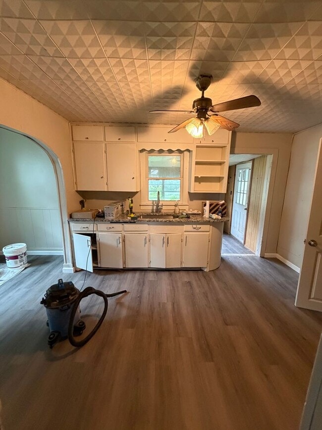 Photo - 3 Bedroom 1 Bath Home For Rent