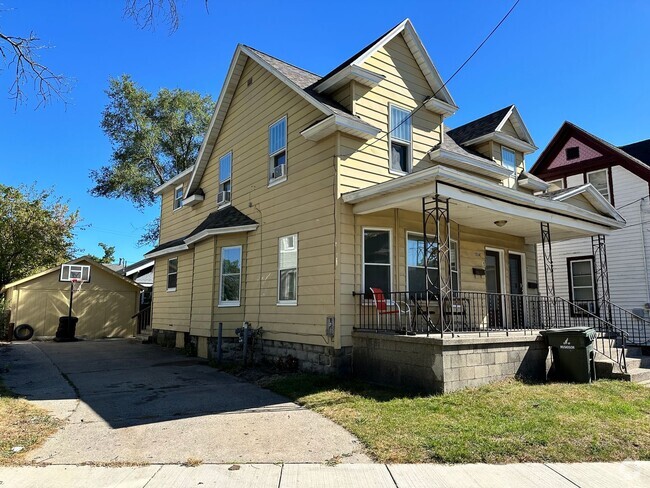 Building Photo - 1334 Peck St Unit #1 Rental