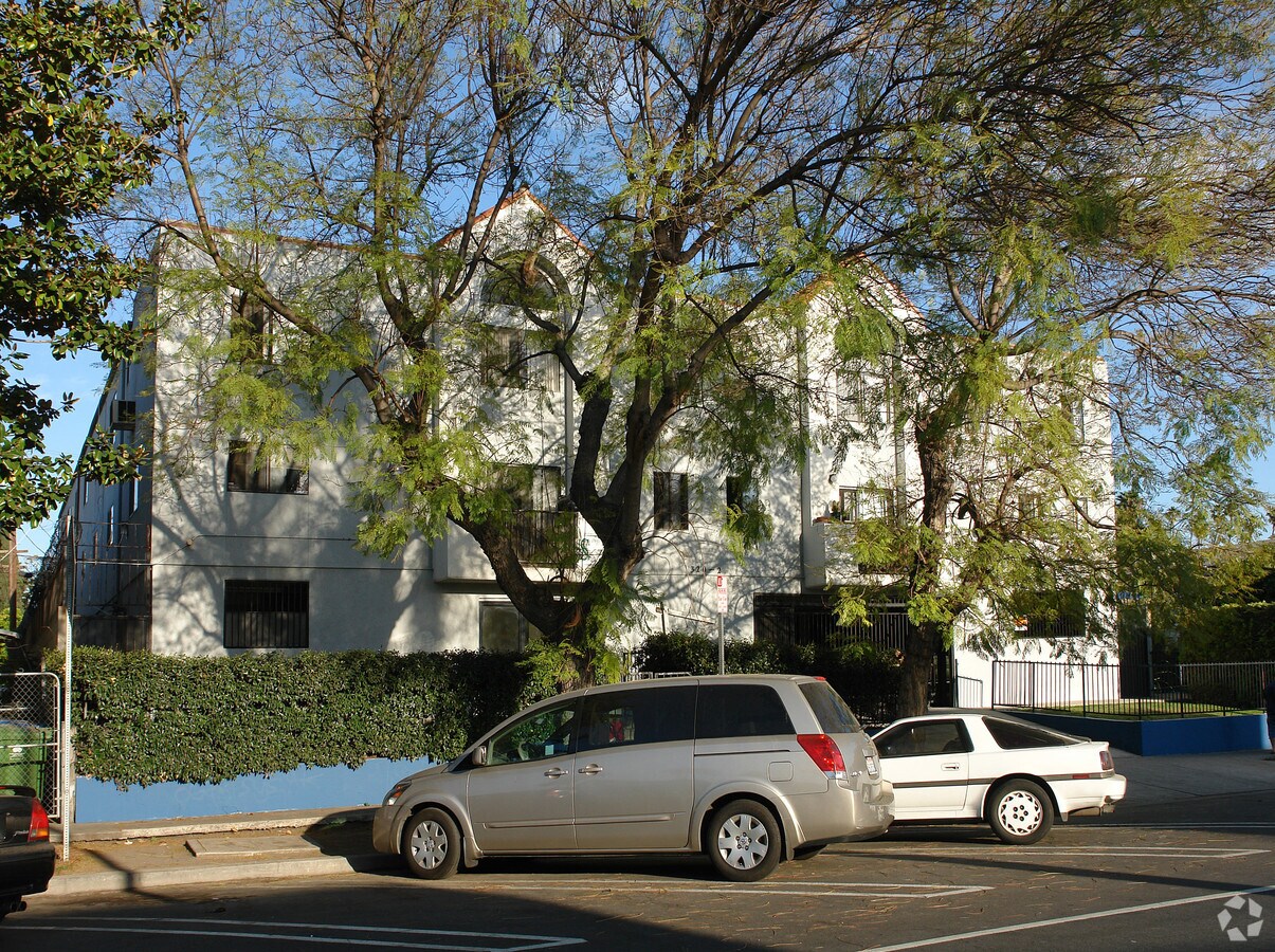Photo - 320-326 N Kenmore Ave