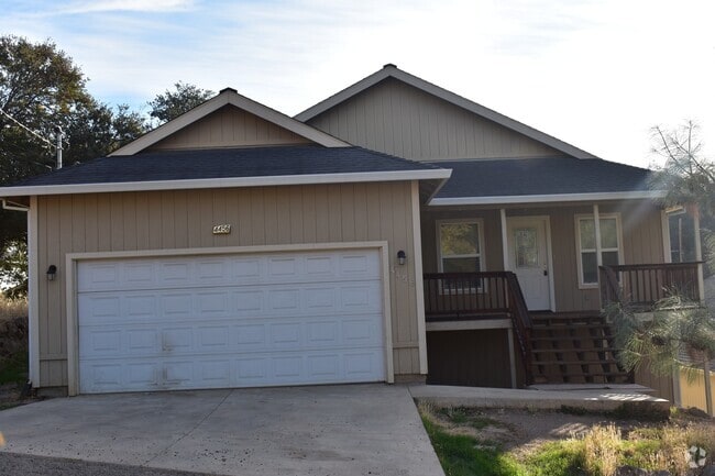 Building Photo - Available NOW! Rental