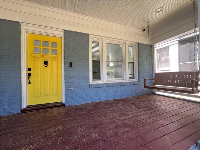 Photo - 954 Byron Dr SW