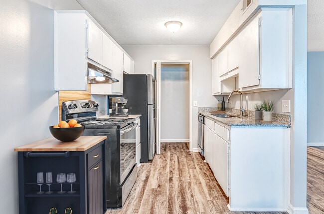 Building Photo - The Villas at Summer Creek Rental